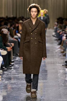 (260122) -- PARIS, Jan. 22, 2026 -- A model presents a creation from the menswear Fall Winter 2026-2027 collections by Dior Homme during the Paris Fashion Week, in Paris, France, on Jan. 21, 2026. ( Handout via Xinhua) FRANCE-PARIS-FASHION WEEK-DIOR HOMME MeetEurope 