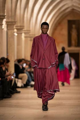 PFW - Issey Miyake Runway A model wears a creation as part of the Issey Miyake Fall Winter 2026-2027 Men s collection presented in Paris, Thursday, Jan. 22, 2026. Photo by Eliot Blondet ABACAPRESS.COM Paris France France  Copyright: xBlondetxEliot ABACAx