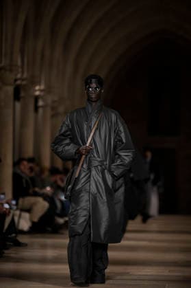 PFW - Issey Miyake Runway A model wears a creation as part of the Issey Miyake Fall Winter 2026-2027 Men s collection presented in Paris, Thursday, Jan. 22, 2026. Photo by Eliot Blondet ABACAPRESS.COM Paris France France  Copyright: xBlondetxEliot ABACAx