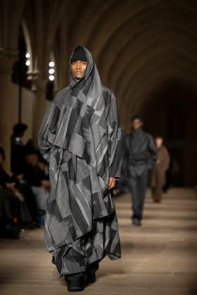 PFW - Issey Miyake Runway A model wears a creation as part of the Issey Miyake Fall Winter 2026-2027 Men s collection presented in Paris, Thursday, Jan. 22, 2026. Photo by Eliot Blondet ABACAPRESS.COM Paris France France  Copyright: xBlondetxEliot ABACAx