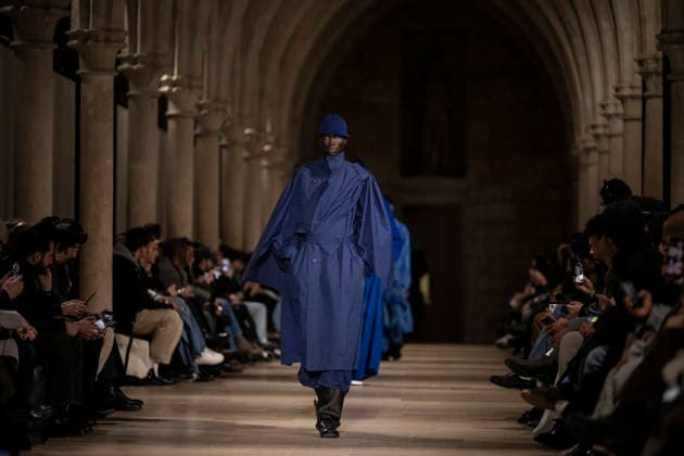 PFW - Issey Miyake Runway A model wears a creation as part of the Issey Miyake Fall Winter 2026-2027 Men s collection presented in Paris, Thursday, Jan. 22, 2026. Photo by Eliot Blondet ABACAPRESS.COM Paris France France  Copyright: xBlondetxEliot ABACAx