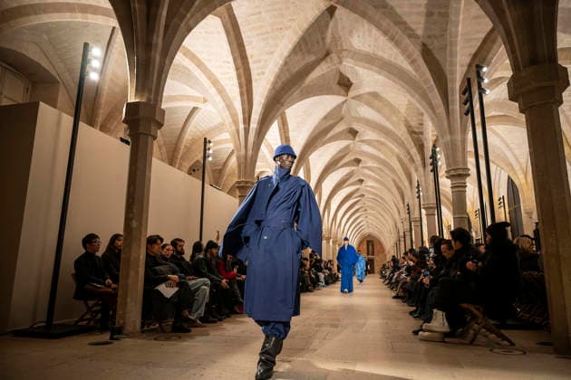 PFW - Issey Miyake Runway A model wears a creation as part of the Issey Miyake Fall Winter 2026-2027 Men s collection presented in Paris, Thursday, Jan. 22, 2026. Photo by Eliot Blondet ABACAPRESS.COM Paris France France  Copyright: xBlondetxEliot ABACAx