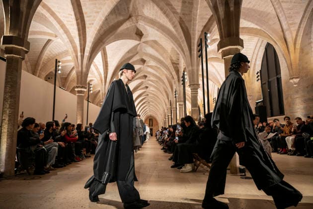 PFW - Issey Miyake Runway A model wears a creation as part of the Issey Miyake Fall Winter 2026-2027 Men s collection presented in Paris, Thursday, Jan. 22, 2026. Photo by Eliot Blondet ABACAPRESS.COM Paris France France  Copyright: xBlondetxEliot ABACAx
