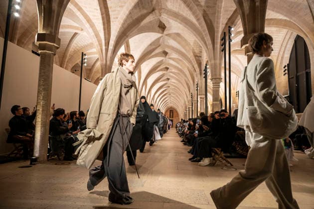 PFW - Issey Miyake Runway A model wears a creation as part of the Issey Miyake Fall Winter 2026-2027 Men s collection presented in Paris, Thursday, Jan. 22, 2026. Photo by Eliot Blondet ABACAPRESS.COM Paris France France  Copyright: xBlondetxEliot ABACAx