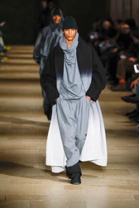 Défilé Issey Miyake Collection Homme Prêt à Porter Automne Hiver 2026 2027 lors de la Fashion Week de Paris, le 22 janvier 2026 Issey Miyake Fashion Show Men Ready to Wear Fall Winter 2026 2027 Collection , during Paris Fashion Week, on January 22, 2026 Paris France  Copyright: xAgencex xBestimagexAgencex xBestimagex