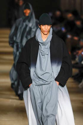 Défilé Issey Miyake Collection Homme Prêt à Porter Automne Hiver 2026 2027 lors de la Fashion Week de Paris, le 22 janvier 2026 Issey Miyake Fashion Show Men Ready to Wear Fall Winter 2026 2027 Collection , during Paris Fashion Week, on January 22, 2026 Paris France  Copyright: xAgencex xBestimagexAgencex xBestimagex