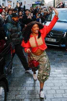 American R B singer SZA whips crowds into a frenzy during a visit to the Vans store during Paris Fashion Week PFW , in Paris, France, on January 22, 2026 Julien Sarkissian Bestimge American R B singer SZA whips crowds into a frenzy during a visit to the Vans store during Paris Fashion Week PFW , in Paris, France, on January 22, 2026 Paris France  Copyright: xJulienxSarkissianx xBestimagexJulienxSarkissianx xBestimagex