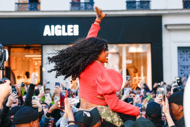 American R B singer SZA whips crowds into a frenzy during a visit to the Vans store during Paris Fashion Week PFW , in Paris, France, on January 22, 2026 Julien Sarkissian Bestimge American R B singer SZA whips crowds into a frenzy during a visit to the Vans store during Paris Fashion Week PFW , in Paris, France, on January 22, 2026 Paris France  Copyright: xJulienxSarkissianx xBestimagexJulienxSarkissianx xBestimagex