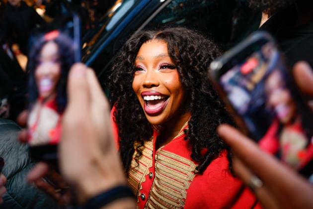 American R B singer SZA whips crowds into a frenzy during a visit to the Vans store during Paris Fashion Week PFW , in Paris, France, on January 22, 2026 Julien Sarkissian Bestimge American R B singer SZA whips crowds into a frenzy during a visit to the Vans store during Paris Fashion Week PFW , in Paris, France, on January 22, 2026 Paris France  Copyright: xJulienxSarkissianx xBestimagexJulienxSarkissianx xBestimagex