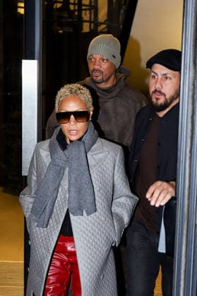 Bain de foule pour Will Smith et sa femme Jada Pinkett Smith à la sortie dun immeuble rue de Rivoli lors de la Fashion Week de Paris PFW , le 22 janvier 2026 Yoann Ouahcene Bestimage Will Smith and his wife Jada Pinkett Smith greet the crowds as they leave a building on Rue de Rivoli during Paris Fashion Week PFW , on January 22, 2026 Paris France  Copyright: xYoannxOuahcenex xBestimagexYoannxOuahcenex xBestimagex