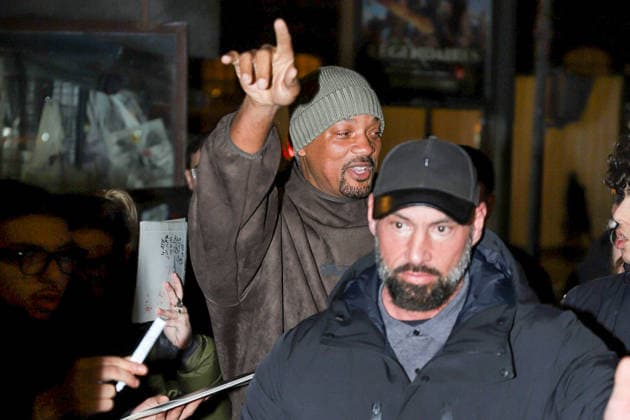 Bain de foule pour Will Smith et sa femme Jada Pinkett Smith à la sortie dun immeuble rue de Rivoli lors de la Fashion Week de Paris PFW , le 22 janvier 2026 Yoann Ouahcene Bestimage Will Smith and his wife Jada Pinkett Smith greet the crowds as they leave a building on Rue de Rivoli during Paris Fashion Week PFW , on January 22, 2026 Paris France  Copyright: xYoannxOuahcenex xBestimagexYoannxOuahcenex xBestimagex