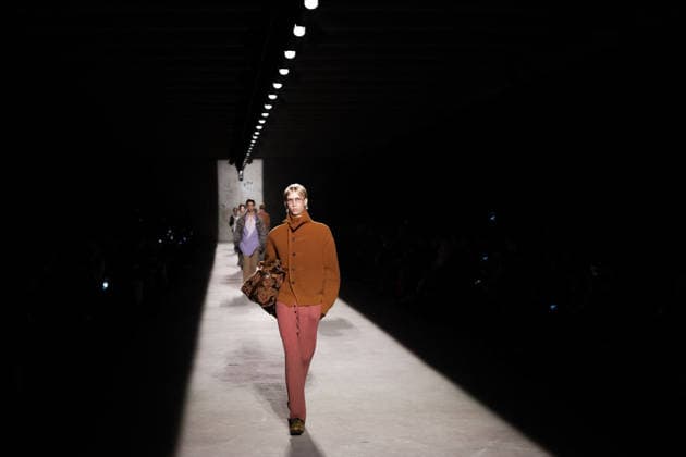 Dries Van Noten - Runway - Paris Fashion Week - Menswear Fall Winter 2026-2027 Models present creations by Dries Van Noten for the Menswear Ready-to-wear Fall-Winter 2026 2027 collection as part of the Men Paris Fashion Week in Paris on January 22, 2026. Photo by Alexis Jumeau ABACAPRESS.COM Paris France  Copyright: xJumeauxAlexis ABACAx