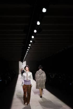 Dries Van Noten - Runway - Paris Fashion Week - Menswear Fall Winter 2026-2027 Models present creations by Dries Van Noten for the Menswear Ready-to-wear Fall-Winter 2026 2027 collection as part of the Men Paris Fashion Week in Paris on January 22, 2026. Photo by Alexis Jumeau ABACAPRESS.COM Paris France  Copyright: xJumeauxAlexis ABACAx