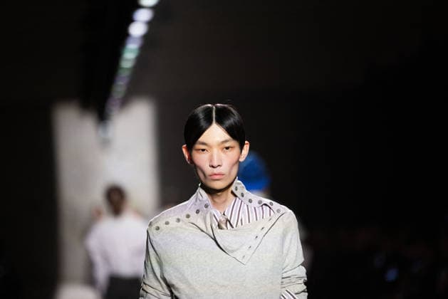 Dries Van Noten - Runway - Paris Fashion Week - Menswear Fall Winter 2026-2027 Models present creations by Dries Van Noten for the Menswear Ready-to-wear Fall-Winter 2026 2027 collection as part of the Men Paris Fashion Week in Paris on January 22, 2026. Photo by Alexis Jumeau ABACAPRESS.COM Paris France  Copyright: xJumeauxAlexis ABACAx