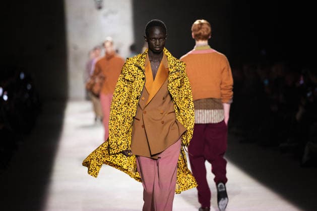 Dries Van Noten - Runway - Paris Fashion Week - Menswear Fall Winter 2026-2027 Models present creations by Dries Van Noten for the Menswear Ready-to-wear Fall-Winter 2026 2027 collection as part of the Men Paris Fashion Week in Paris on January 22, 2026. Photo by Alexis Jumeau ABACAPRESS.COM Paris France  Copyright: xJumeauxAlexis ABACAx