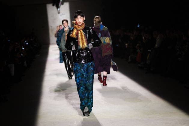 Dries Van Noten - Runway - Paris Fashion Week - Menswear Fall Winter 2026-2027 Models present creations by Dries Van Noten for the Menswear Ready-to-wear Fall-Winter 2026 2027 collection as part of the Men Paris Fashion Week in Paris on January 22, 2026. Photo by Alexis Jumeau ABACAPRESS.COM Paris France  Copyright: xJumeauxAlexis ABACAx