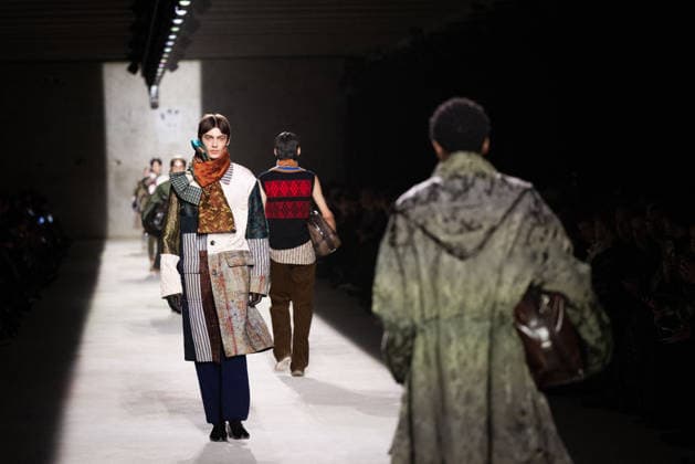 Dries Van Noten - Runway - Paris Fashion Week - Menswear Fall Winter 2026-2027 Models present creations by Dries Van Noten for the Menswear Ready-to-wear Fall-Winter 2026 2027 collection as part of the Men Paris Fashion Week in Paris on January 22, 2026. Photo by Alexis Jumeau ABACAPRESS.COM Paris France  Copyright: xJumeauxAlexis ABACAx