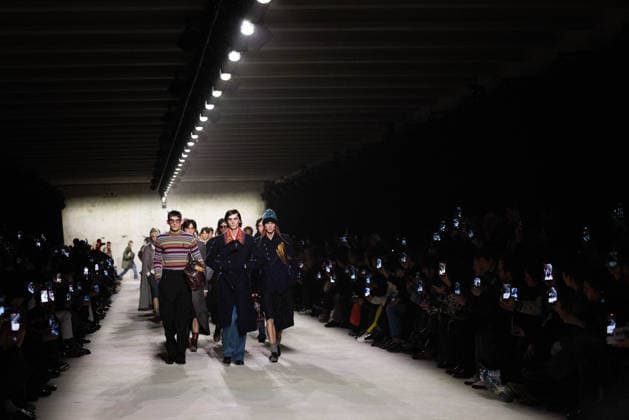 Dries Van Noten - Runway - Paris Fashion Week - Menswear Fall Winter 2026-2027 Models present creations by Dries Van Noten for the Menswear Ready-to-wear Fall-Winter 2026 2027 collection as part of the Men Paris Fashion Week in Paris on January 22, 2026. Photo by Alexis Jumeau ABACAPRESS.COM Paris France  Copyright: xJumeauxAlexis ABACAx