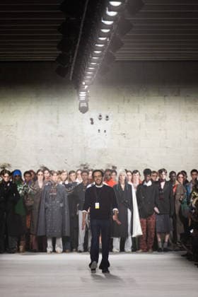 Dries Van Noten - Runway - Paris Fashion Week - Menswear Fall Winter 2026-2027 Belgian fashion designer Julian Klausner gestures to the public at the end of the show by Dries Van Noten for the Menswear Ready-to-wear Fall-Winter 2026 2027 collection as part of the Men Paris Fashion Week in Paris on January 22, 2026. Photo by Alexis Jumeau ABACAPRESS.COM Paris France  Copyright: xJumeauxAlexis ABACAx