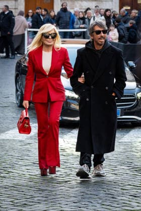 Valentino Garavani s Mortuary Chapel in Rome - 22 Jan 2026 Donatella Versace and Pierpaolo Piccioli arrive at the PM23 exhibition site, where Valentino Garavani, who died on January 20, 2026, is lying in state before the funeral. Rome Italy Copyright: xStefanoxCostantinox xSOPAxImagesx SCOSTANTINO_26CRO0484