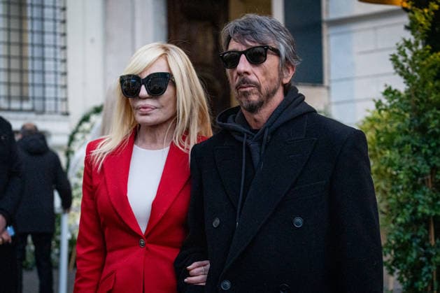 Valentino Garavani s Mortuary Chapel in Rome - 22 Jan 2026 Donatella Versace and Pierpaolo Piccioli arrive at the PM23 exhibition site, where Valentino Garavani, who died on January 20, 2026, is lying in state before the funeral. Rome Italy Copyright: xStefanoxCostantinox xSOPAxImagesx SCOSTANTINO_26CRO0498