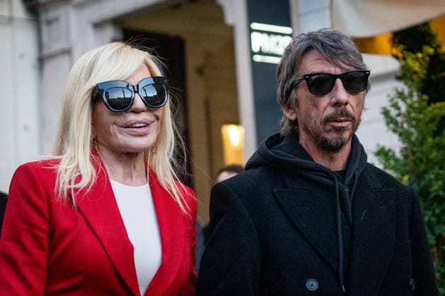 Valentino Garavani s Mortuary Chapel in Rome - 22 Jan 2026 Donatella Versace and Pierpaolo Piccioli arrive at the PM23 exhibition site, where Valentino Garavani, who died on January 20, 2026, is lying in state before the funeral. Rome Italy Copyright: xStefanoxCostantinox xSOPAxImagesx SCOSTANTINO_26CRO0499