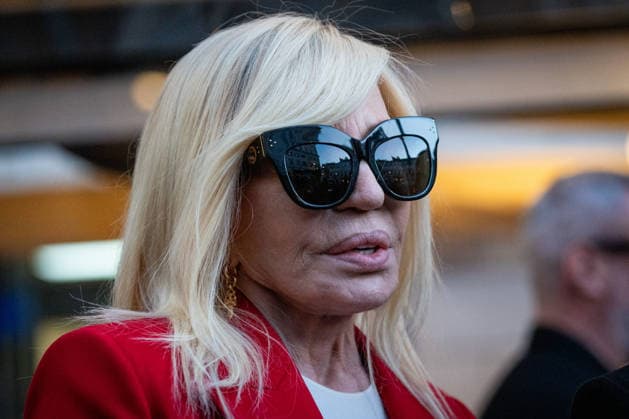 Valentino Garavani s Mortuary Chapel in Rome - 22 Jan 2026 Donatella Versace arrives at the PM23 exhibition site, where Valentino Garavani, who died on January 20, 2026, is lying in state before the funeral. Rome Italy Copyright: xStefanoxCostantinox xSOPAxImagesx SCOSTANTINO_26CRO0501