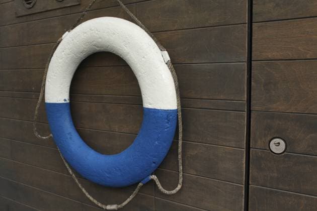 Weiß blauer Rettungsring an Bord eines Schiffes in Nahaufnahme White and blue lifebuoy on board a ship close-up Copyright: imageBROKER mrivserg ibxiqx15980366.jpg
