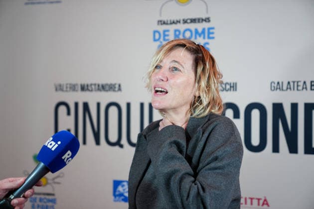 Valeria Bruni Tedeschi Avant première française du film Cinque secondi au Publicis Cinémas, dans le cadre du Troisième Gala du cinéma italien le 22 janvier 2026 Anne Sophie Guebey Bestimage Photocall for the premiere of the film Cinque secondi at Publicis Cinémas, as part of the Third Italian Film Gala in Paris on january 22nd 2026 Paris  Copyright: xAnne-SophiexGuebeyx xBestimagexAnne-SophiexGuebeyx xBestimagex