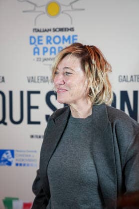 Valeria Bruni Tedeschi Avant première française du film Cinque secondi au Publicis Cinémas, dans le cadre du Troisième Gala du cinéma italien le 22 janvier 2026 Anne Sophie Guebey Bestimage Photocall for the premiere of the film Cinque secondi at Publicis Cinémas, as part of the Third Italian Film Gala in Paris on january 22nd 2026 Paris  Copyright: xAnne-SophiexGuebeyx xBestimagexAnne-SophiexGuebeyx xBestimagex