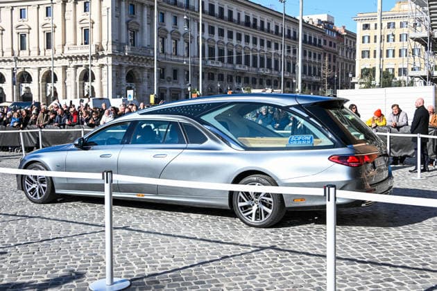 Rome, Death of Valentino Garavani - Funeral in the Basilica of Santa Maria degli Angeli e dei Martiri - In the photo: arrival of the coffin  Copyright: xMaurizioxD Avanzox xipa-agency.netx xD AngeloxD AvanzoxLandix IPA_Agency_IPA70450862
