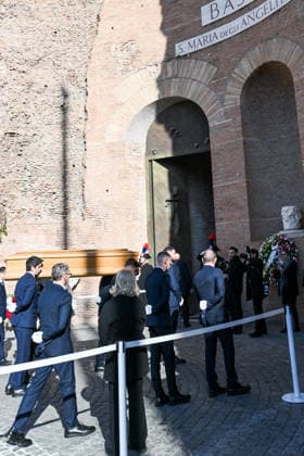 Rome, Death of Valentino Garavani - Funeral in the Basilica of Santa Maria degli Angeli e dei Martiri - In the photo: arrival of the coffin  Copyright: xMaurizioxD Avanzox xipa-agency.netx xD AngeloxD AvanzoxLandix IPA_Agency_IPA70450885