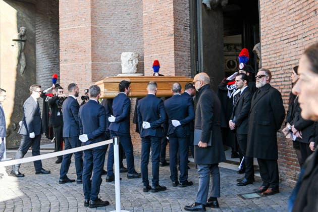 Rome, Death of Valentino Garavani - Funeral in the Basilica of Santa Maria degli Angeli e dei Martiri - In the photo: arrival of the coffin  Copyright: xMaurizioxD Avanzox xipa-agency.netx xD AngeloxD AvanzoxLandix IPA_Agency_IPA70450890