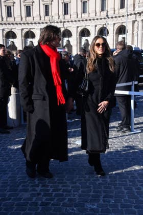 Valentino Funeral Arrivals - Rome Liz Hurley and her son Damian arriving at Valentino Garavani s funeral at the Basilica Santa Maria degli Angeli e dei Martiri in Rome, Italy on January 23 2026. Italian fashion designer Valentino Garavani died at the age of 93 in Rome on January 19. Photo by Maurizio D Avanzo IPA ABACAPRESS.COM Rome Italy  Copyright: xIPA ABACAx