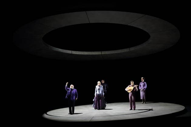 Olafur Sigurdarson as Simone Trovai , Laura Wilde as Violanta , Andrei Danilov as Matteo , Pedro Alcacer Lute and Lucy Baker as Second Maid , f l , during the photo rehearsal for Violanta at the Deutsche Oper in Berlin, January 22, 2026 Opera in one act by Erich Wolfgang Ko