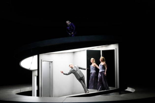Olafur Sigurdarson above as Simone Trovai as well as Mihails Culpajevs as Alfonso and Laura Wilde as Violanta during the photo rehearsal for Violanta at the Deutsche Oper in Berlin, January 22, 2026 Opera in one act by Erich Wolfgang Korngold Musical direction Donald Runnicles Production David Hermann Stage Jo Schramm