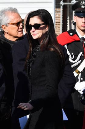 Rome, Death of Valentino Garavani - Funeral - Pictured: Anne Hathaway, Adam Shulman  Copyright: xVincenzoxLandix xipa-agency.netx xD AngeloxD AvanzoxLandix IPA_Agency_IPA70455704