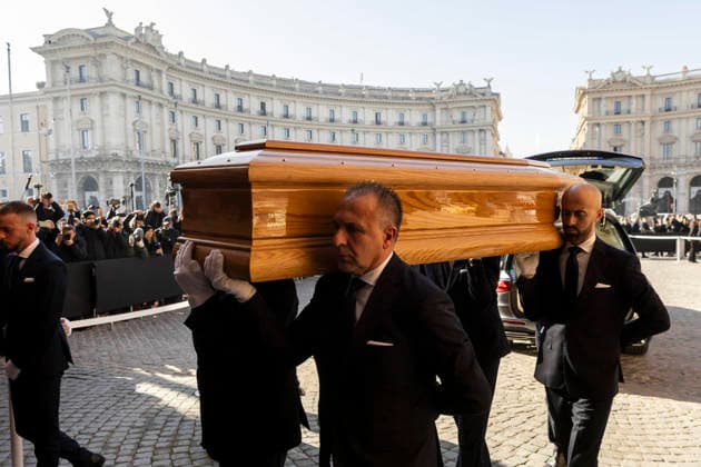 January 23, 2026, Roma: A handout photo, provided by Fondazione Garavani Giammetti, shows hte coffin during Valentino Garavani s funeral, in the Basilica of S. Maria degli Angeli e dei Martiri, Rome, January 23, 2026, ANSA ess office handout +++ ANSA PROVIDES ACCESS TO THIS HANDOUT PHOTO TO BE USED SOLELY TO ILLUSTRATE NEWS REPORTING OR COMMENTARY ON THE FACTS OR EVENTS DEPICTED IN THIS IMAGE - NO ARCHIVING - NO LICENSING - NPK Roma  - ZUMAa110 20260123_zaf_a110_053 Copyright: xFondazionexGaravanixGiammettixPrx