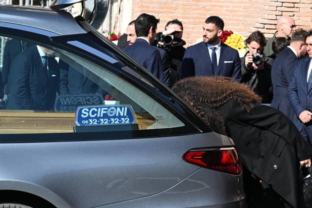 January 23, 2026, Roma, ITALIA: Afef al termine del funerale di Valentino Garavani alla Basilica degli Angeli e dei Martiri a Roma, 23 gennaio 2026..ANSA MAURIZIO BRAMBATTI.---.Afef at the end of Valentino Garavani s funeral at the Basilica of the Angels and Martyrs in Rome, January 23, 2026..ANSA MAURIZIO BRAMBATTI Roma ITALIA  - ZUMAa110 20260123_zaf_a110_077 Copyright: xMaurizioxBrambattix