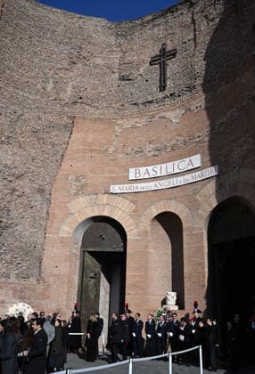 Valentino Funeral Arrivals - Rome Funeral of italian fashion designer Valentino at the Basilica of Santa Maria degli Angeli in Rome, Italy on January 23, 2026. Valentino Garavani died at 93 years old in Rome on January 19. Photo by Eric Vandeville ABACAPRESS.COM Rome Italy  Copyright: xVandevillexEric ABACAx
