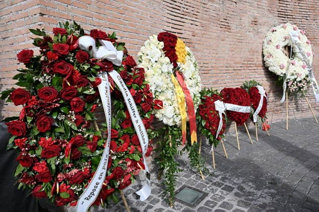 Valentino Garavani s Funeral Basilica of Santa Maria degli Angel, funeral of fashion designer Valentino Garavani. Pictured is the coffin leaving the church at the end of the service. . Rome, Italy 23 january 2026, Credit:Maria Laura Antonelli Avalon Italy, Rome  Copyright: xMariaxLauraxAntonellix xAvalonx 1068599007