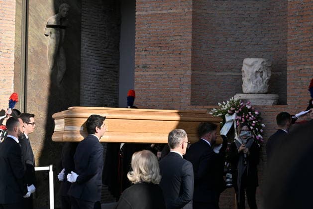Valentino Garavani s Funeral Basilica of Santa Maria degli Angel, funeral of fashion designer Valentino Garavani. Pictured is the coffin entering the church. . Rome, Italy 23 january 2026, Credit:Maria Laura Antonelli Avalon Italy, Rome  Copyright: xMariaxLauraxAntonellix xAvalonx 1068599754