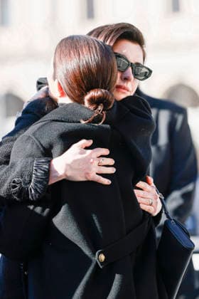 Valentino Funeral Arrivals - Rome Anne Hathaway, Adam Schulman attend the fashion designer Valentino’s funeral, held at the Basilique Santa Maria degli Angeli, on January 23, 2026 in Rome, Italy. Photo by Marco Piovanotto Abacapress.com Rome Italy  Copyright: xPiovanottoxMarco ABACAx