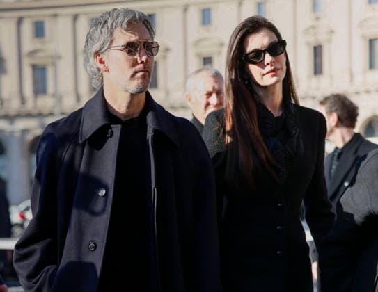 Valentino Funeral Arrivals - Rome Anne Hathaway, Adam Schulman attend the fashion designer Valentino’s funeral, held at the Basilique Santa Maria degli Angeli, on January 23, 2026 in Rome, Italy. Photo by Marco Piovanotto Abacapress.com Rome Italy  Copyright: xPiovanottoxMarco ABACAx