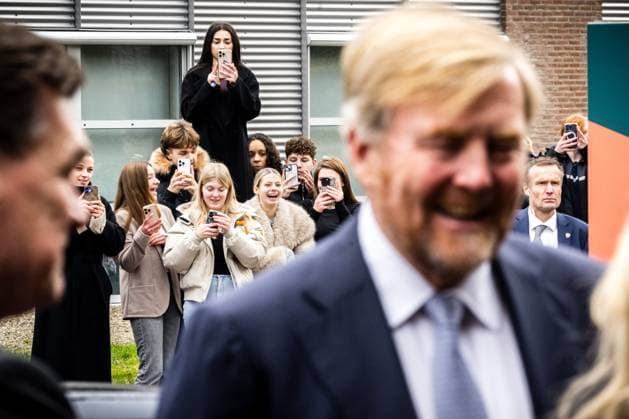 HEERLEN - King Willem-Alexander is welcomed at VISTA College. The visit was part of Medlands Parkstad, an alliance between businesses, government, and education to strengthen the medical technology sector. ROB ENGELAAR ANP netherlands out - belgium out  Copyright: xx x548325496x originalFilename: 548325496.jpg