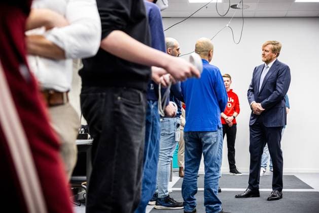 HEERLEN - King Willem-Alexander speaks with students at VISTA College. During his visit, the King learned about Medlands Parkstad, an alliance between businesses, government, and education to strengthen the medical technology sector. ROB ENGELAAR ANP netherlands out - belgium out  Copyright: xx x548325528x originalFilename: 548325528.jpg