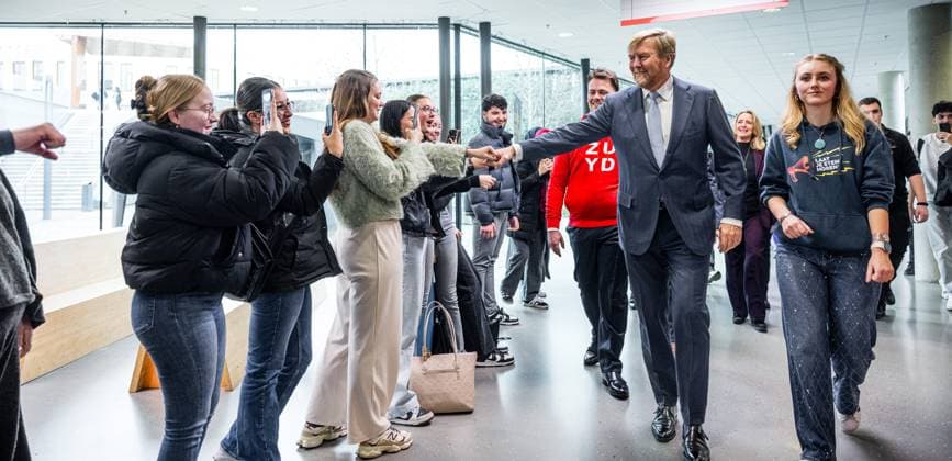 HEERLEN - King Willem-Alexander during a visit to VISTA College. The visit was part of Medlands Parkstad, an alliance between businesses, government, and education to strengthen the medical technology sector. ROB ENGELAAR ANP netherlands out - belgium out  Copyright: xx x548325568x originalFilename: 548325568.jpg