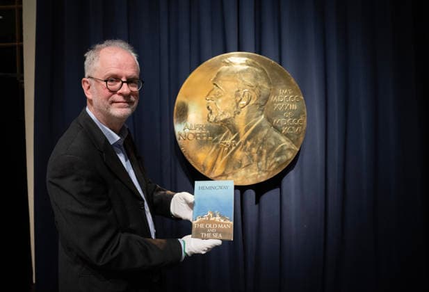 Stockholm 20260123 Nobel Prize Museum curator Ulf Larsson with the Hemingway book The Old Man and the Sea, found in an archive by American Hemingway connoisseur C  Copyright: xFredrikxSandberg TTx HEMINGWAYBOK TWoYffK7fUM