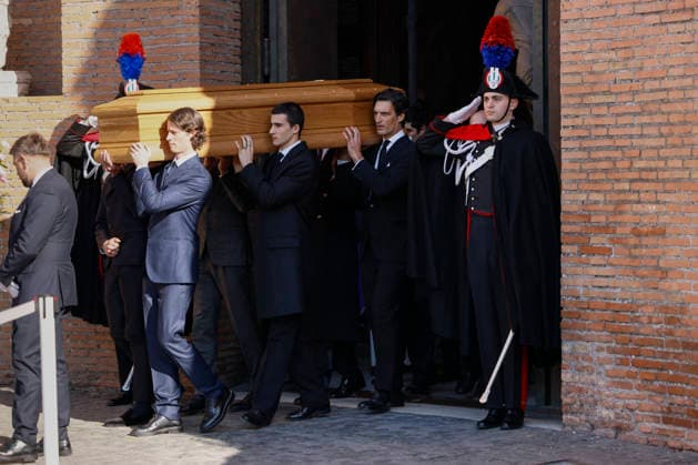 Valentino’s funeral arrivals ROME, ITALY - JANUARY 23: atmosphere at the fashion designer Valentino Garavani’s funeral, held at the Basilique Santa Maria degli Angeli, on January 23, 2026 in Rome, Italy. Photo by Marco Piovanotto Abacapress.com  Copyright: xPiovanottoxMarco ABACAx