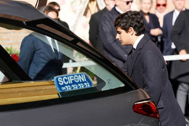 Valentino’s funeral arrivals ROME, ITALY - JANUARY 23: Guest attend the fashion designer Valentino Garavani’s funeral, held at the Basilique Santa Maria degli Angeli, on January 23, 2026 in Rome, Italy. Photo by Marco Piovanotto Abacapress.com  Copyright: xPiovanottoxMarco ABACAx